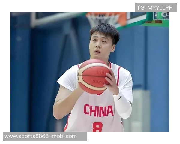 赵睿身穿宏远训练服备战全运会展现时光倒流的独特魅力